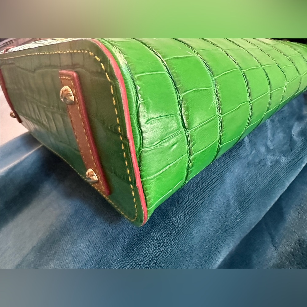 Rare Green Dooney & Bourke Croc-Embossed Leather Tote with Scarf - Picture 4 of 7